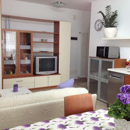 Aloe Beach Apartments, Ombrellone, Parcheggio E Uso Di Biciclette Gratis リミニ エクステリア 写真