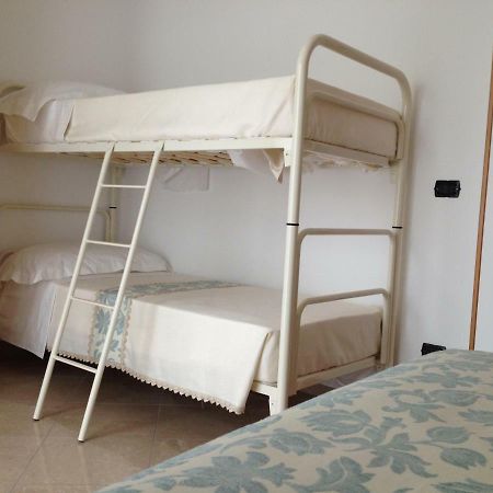 Aloe Beach Apartments, Ombrellone, Parcheggio E Uso Di Biciclette Gratis リミニ エクステリア 写真