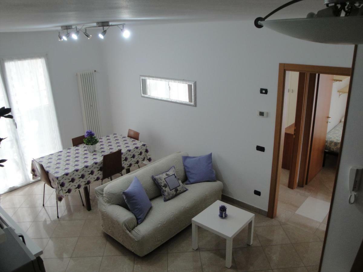 Aloe Beach Apartments, Ombrellone, Parcheggio E Uso Di Biciclette Gratis リミニ エクステリア 写真
