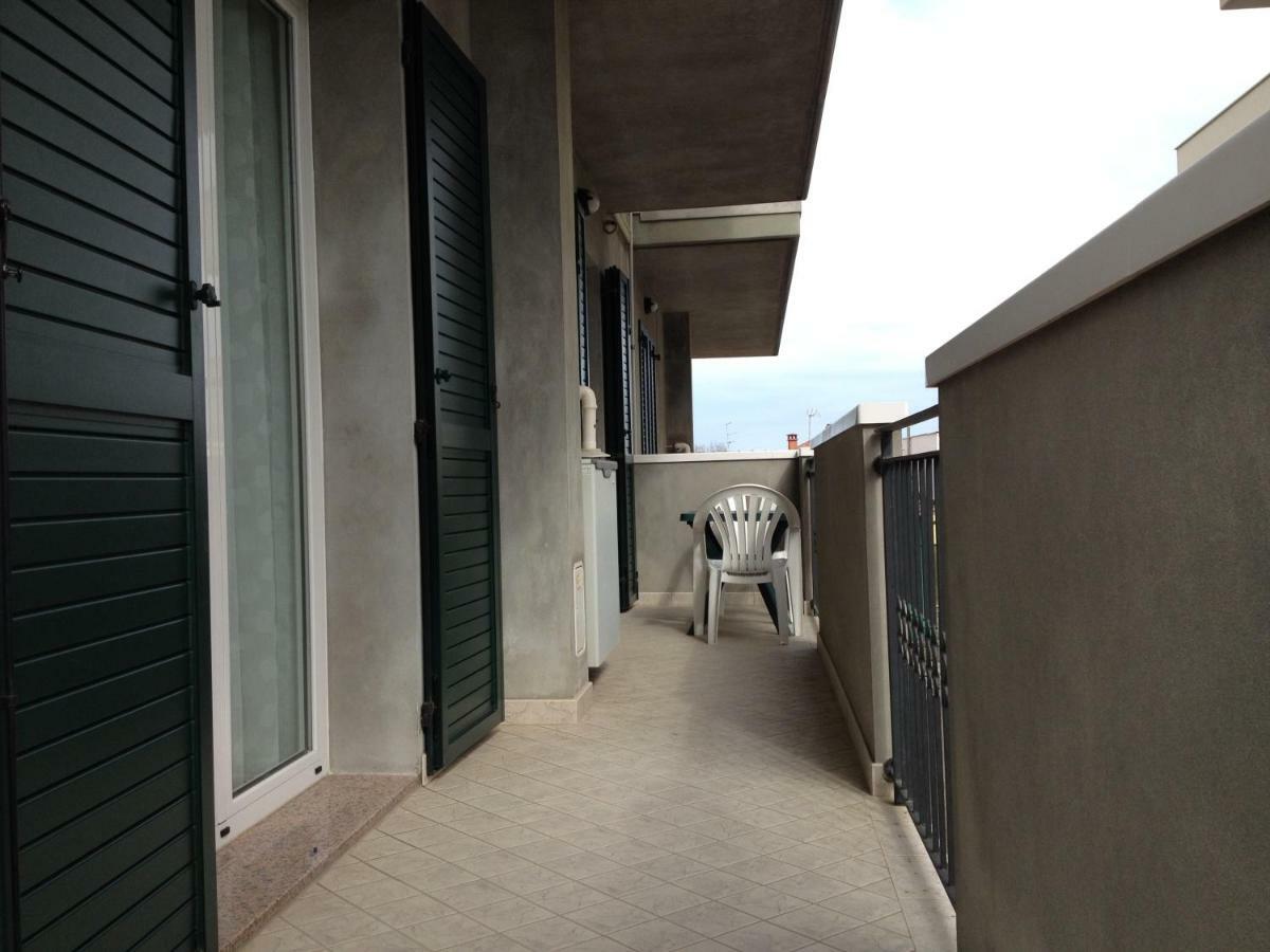 Aloe Beach Apartments, Ombrellone, Parcheggio E Uso Di Biciclette Gratis リミニ エクステリア 写真