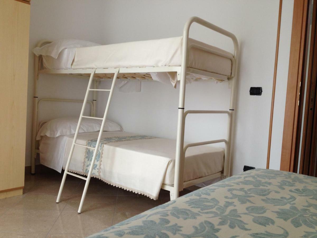 Aloe Beach Apartments, Ombrellone, Parcheggio E Uso Di Biciclette Gratis リミニ エクステリア 写真
